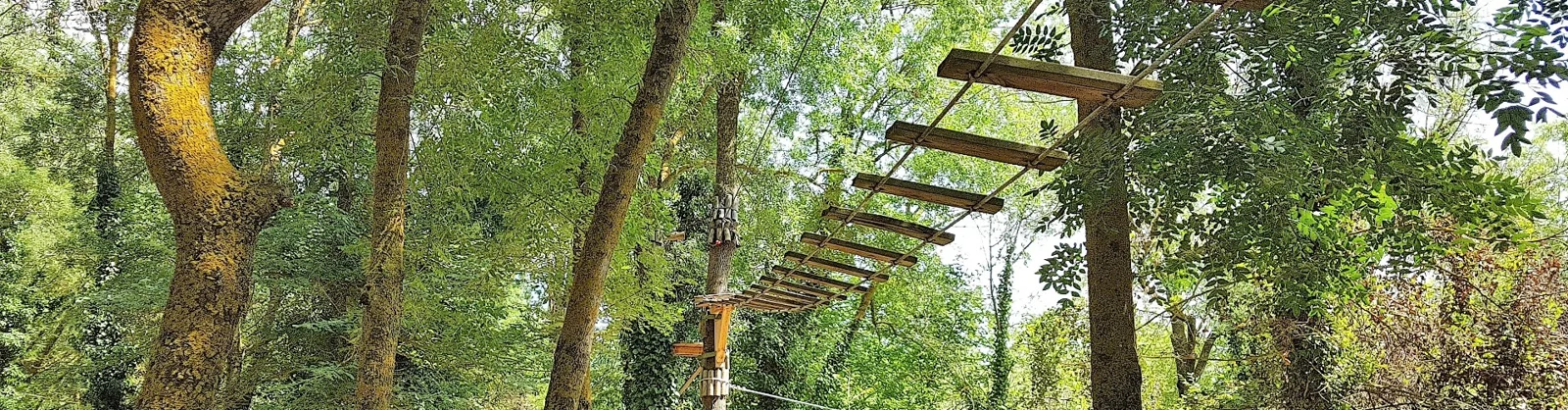 Kletterparcours im Wald von Azimut Aventures in Portiragnes